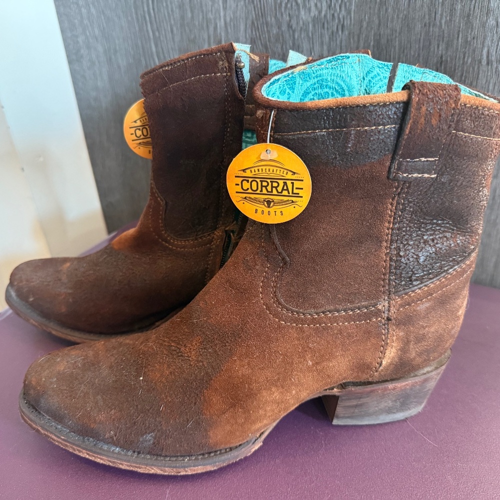 Corral Boots C1064 Women's size 9 Chocolate Tan Lamb Booties Cowboy NWT
